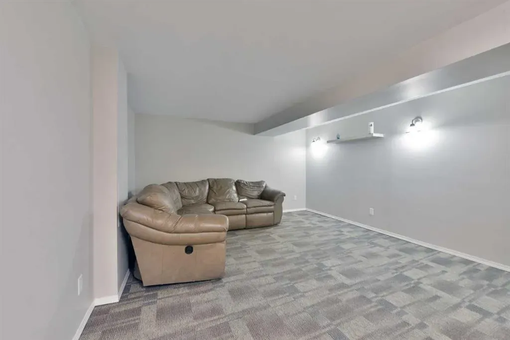 927 43 Street SW, #A & B