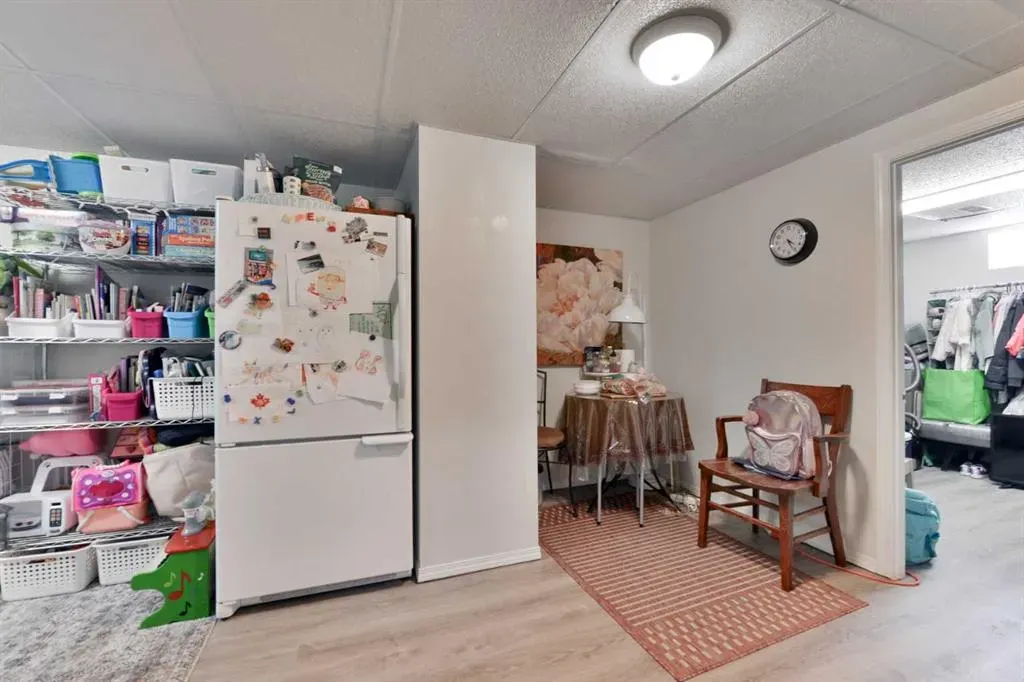927 43 Street SW, #A & B