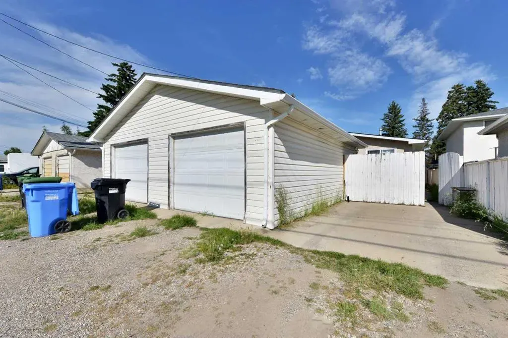 927 43 Street SW, #A & B