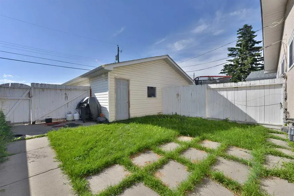 927 43 Street SW, #A & B
