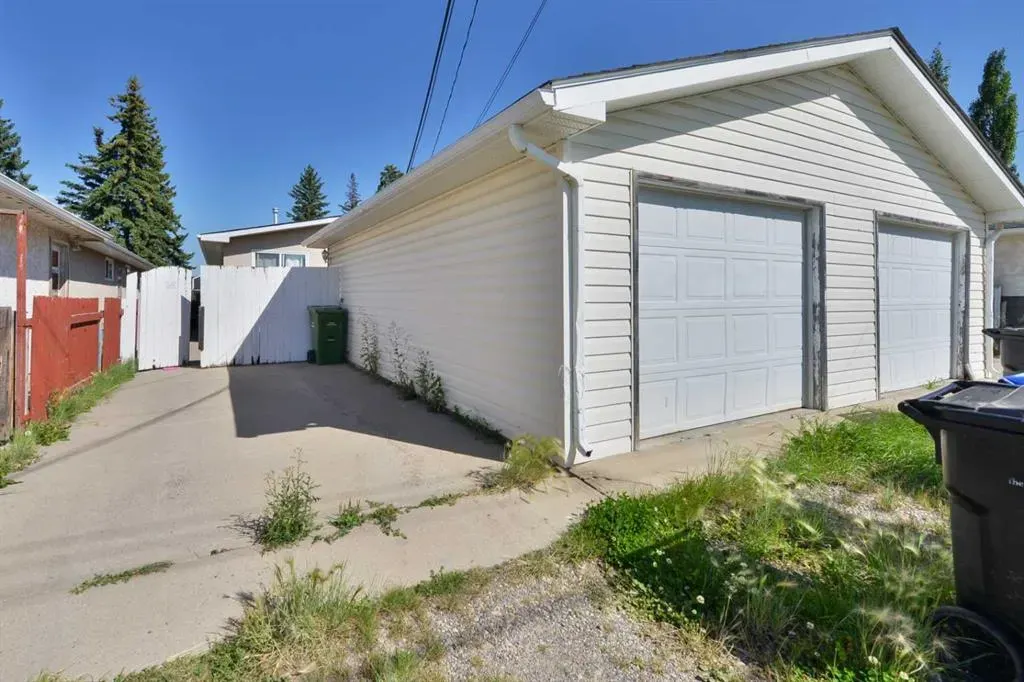 927 43 Street SW, #A & B