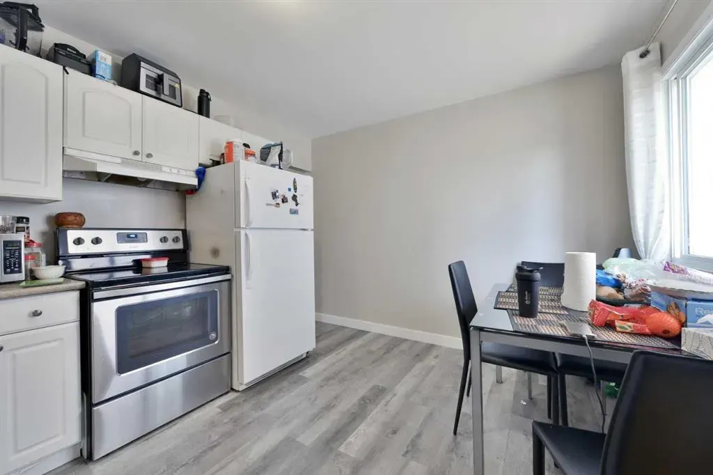 927 43 Street SW, #A & B