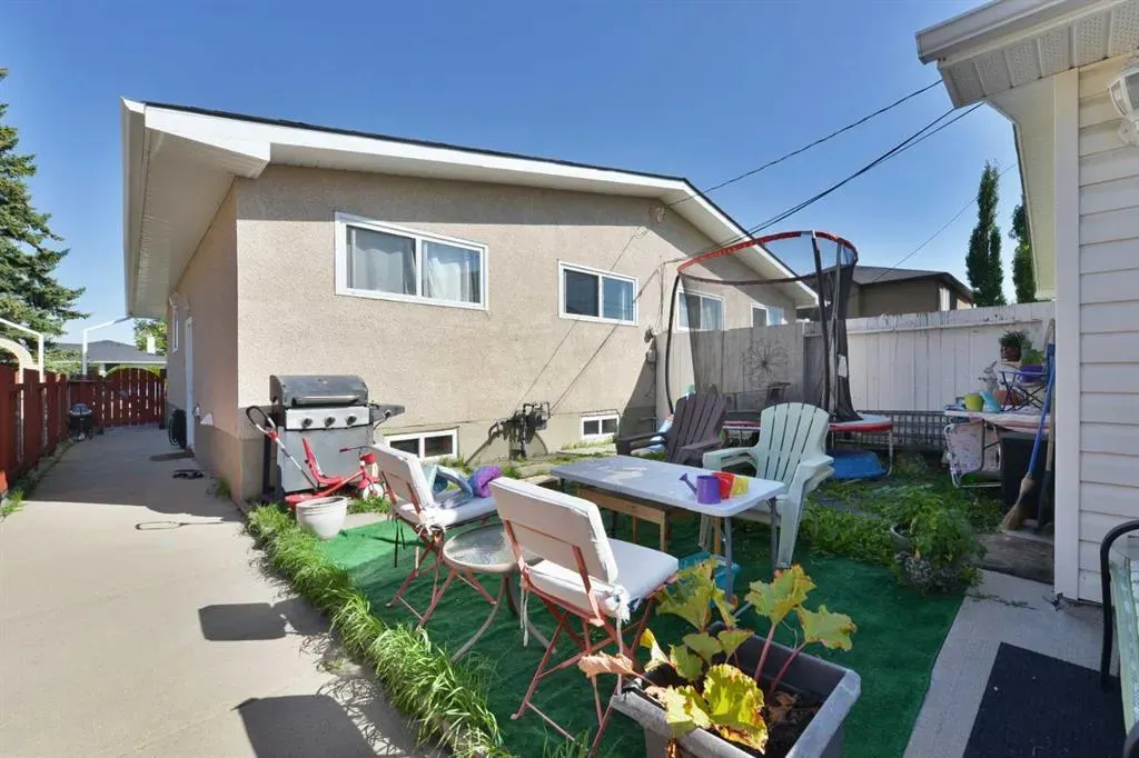 927 43 Street SW, #A & B