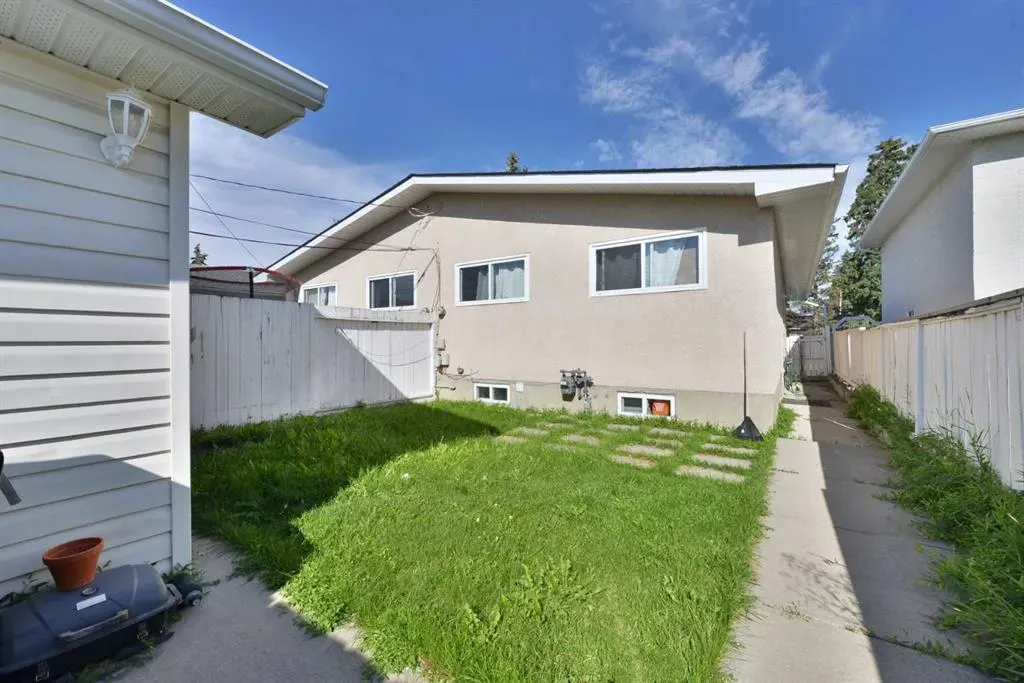 927 43 Street SW, #A & B