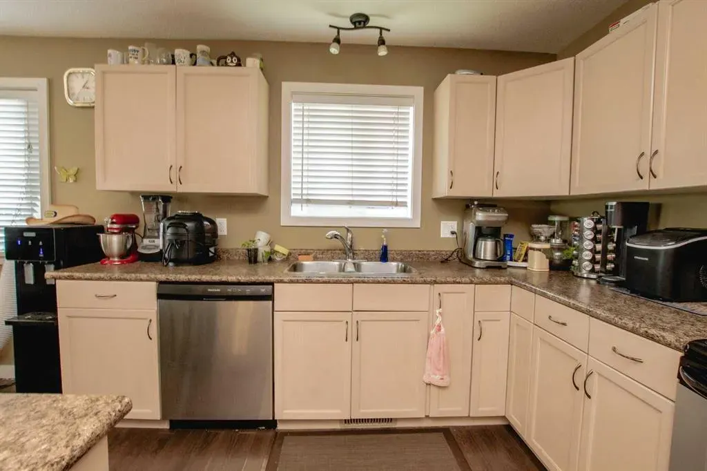 10028 104 Avenue, #A&B