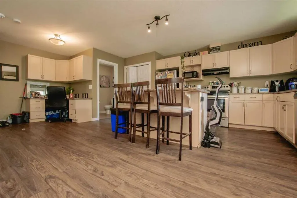 10028 104 Avenue, #A&B