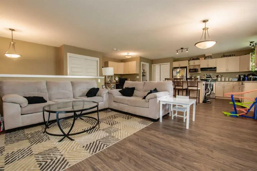 10028 104 Avenue, #A&B