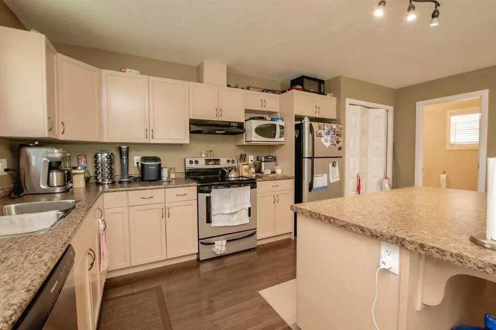 10028 104 Avenue, #A&B