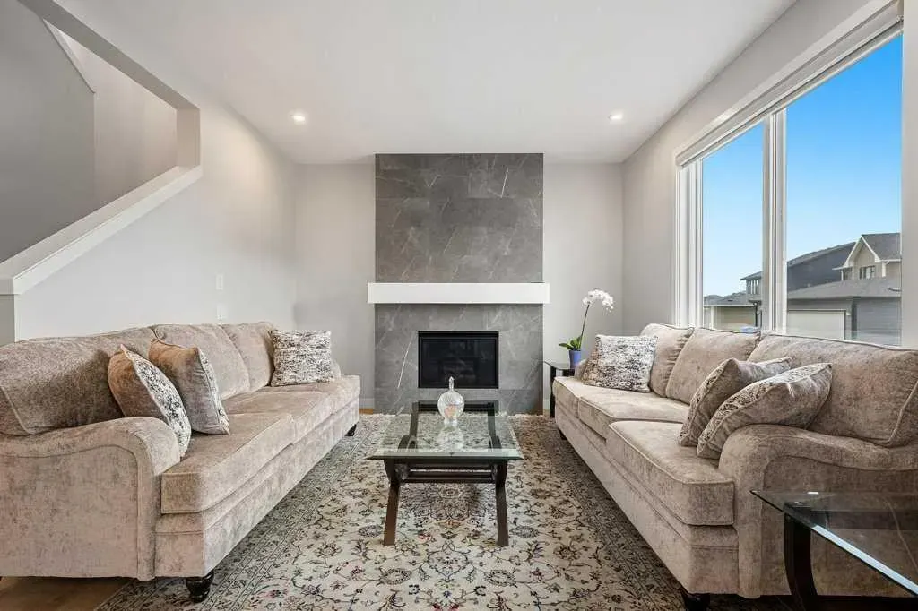 325 Grayling Manor