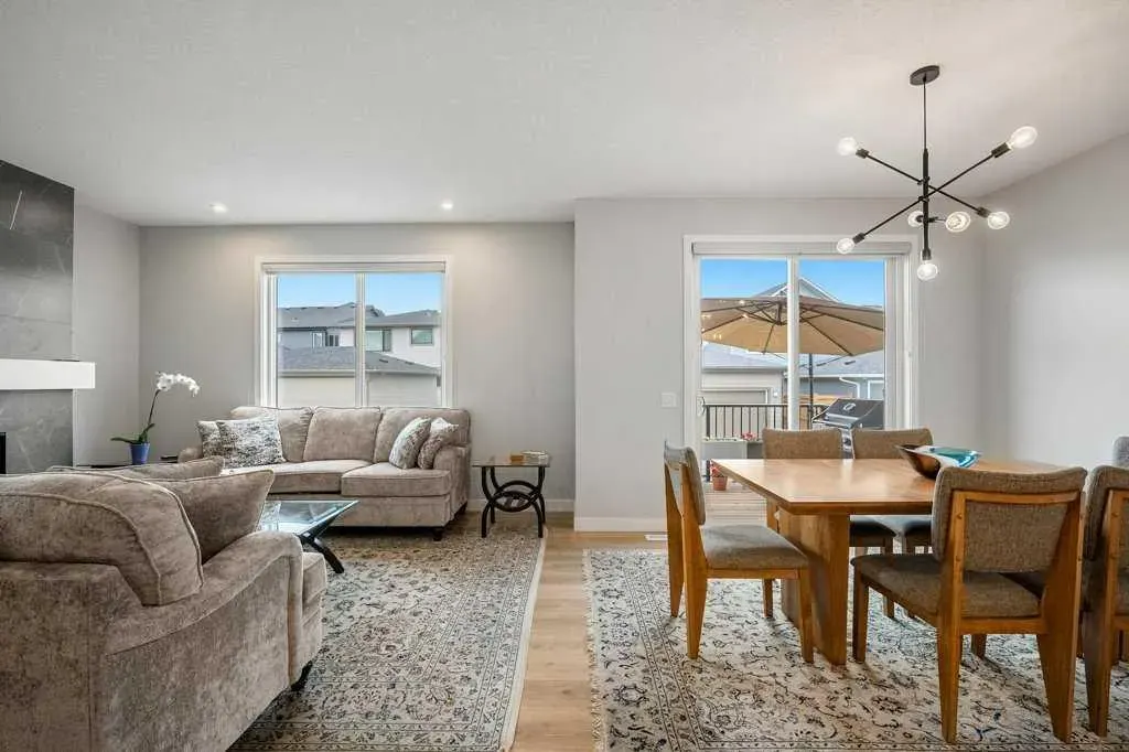 325 Grayling Manor