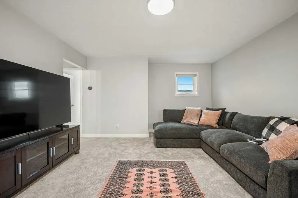 325 Grayling Manor