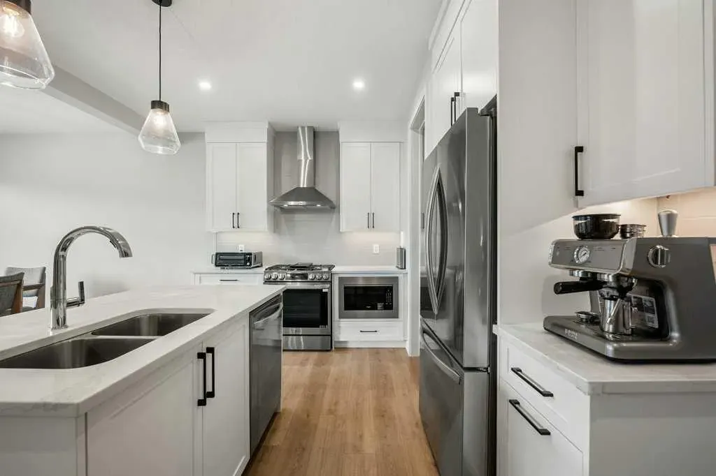 325 Grayling Manor
