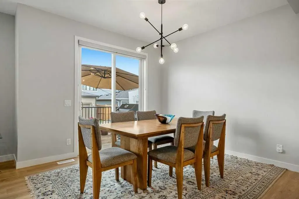 325 Grayling Manor
