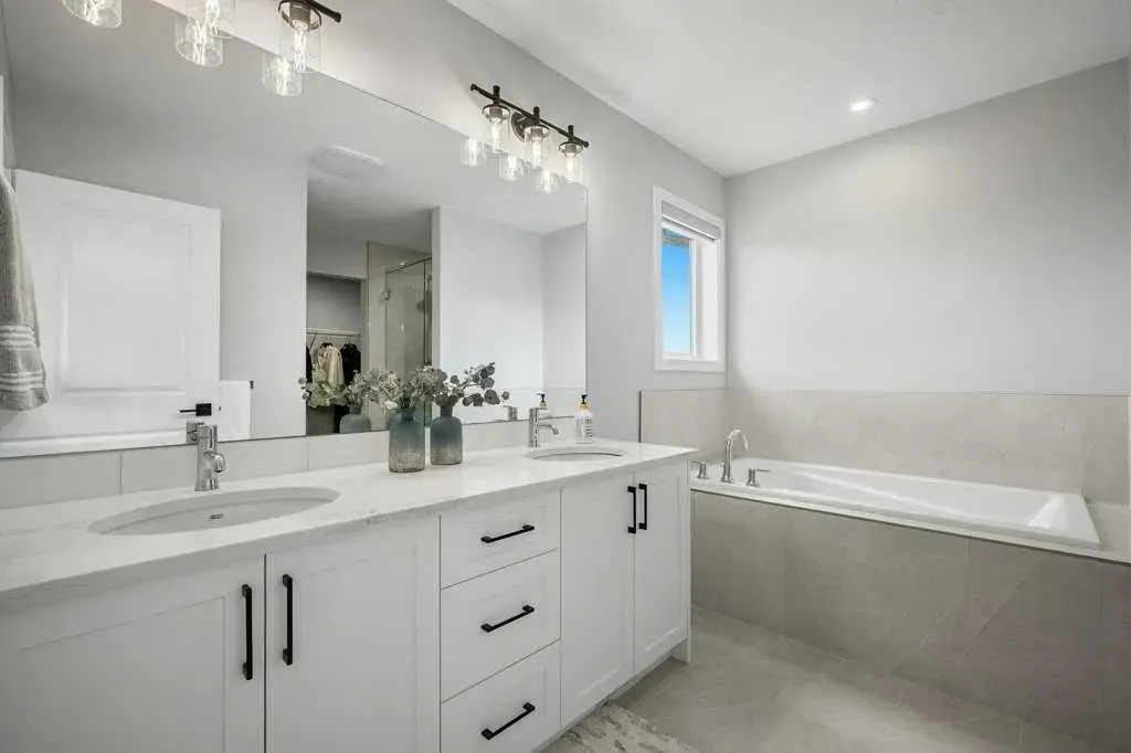 325 Grayling Manor