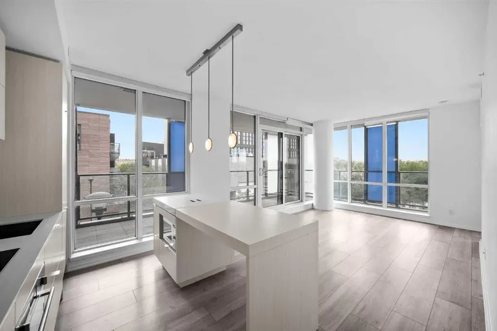 615 6 Avenue SE, #210