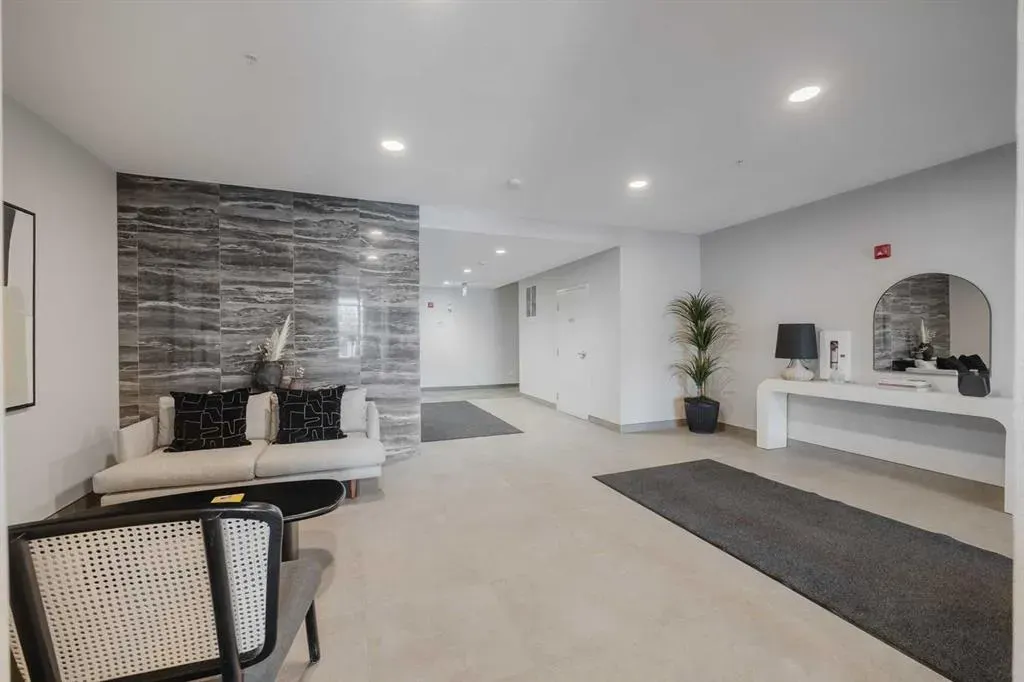 200 Shawnee Square SW, #102