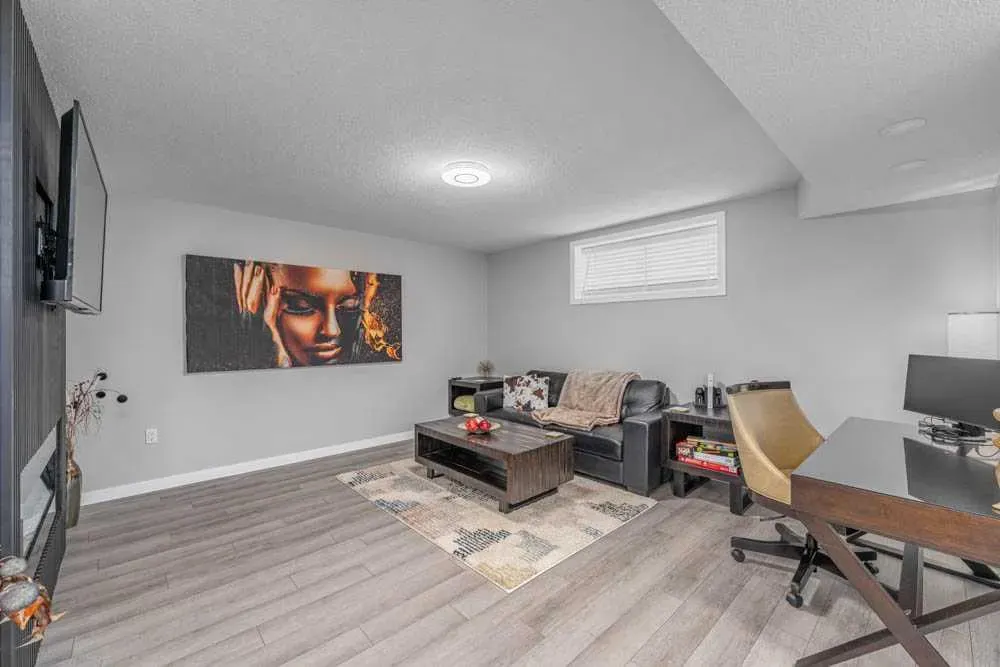 105 Lawthorn Greenway SE