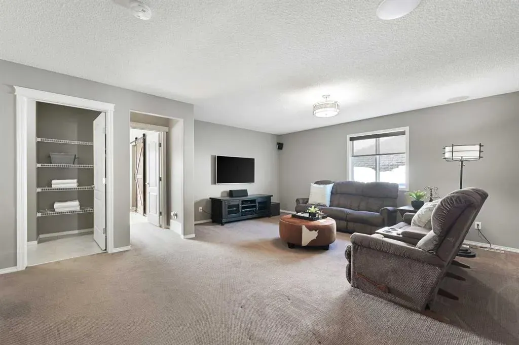 72 Nolanlake View NW