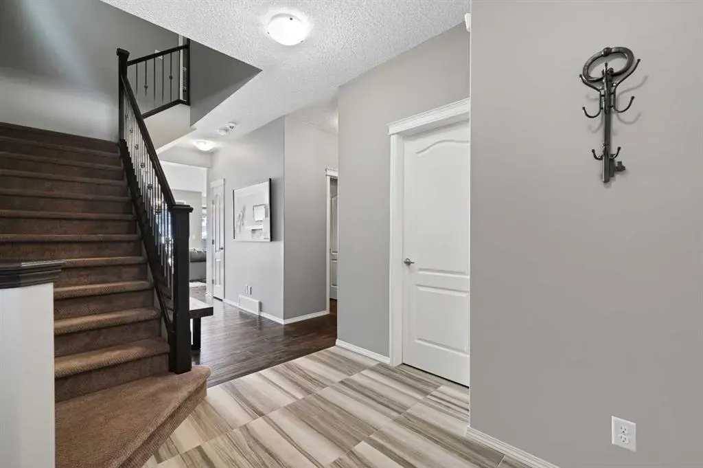 72 Nolanlake View NW