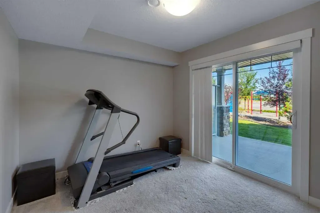 564 Evanston Manor NW