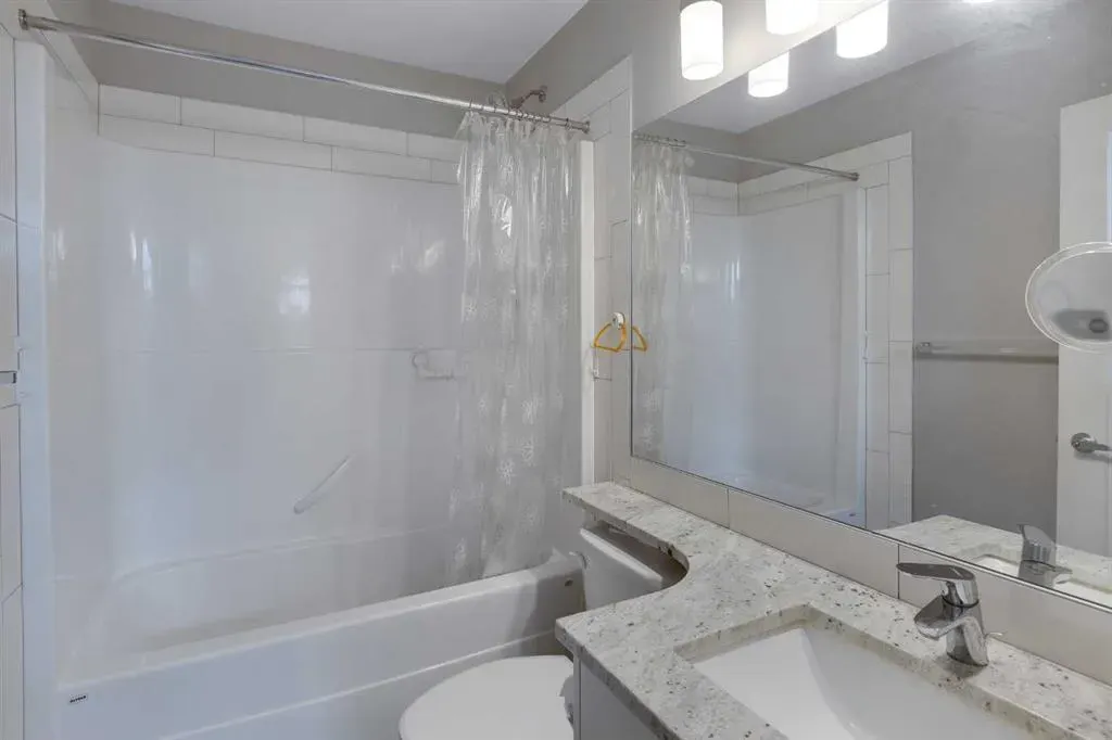 564 Evanston Manor NW