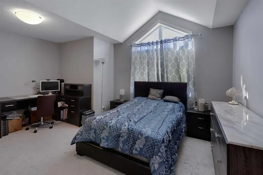 564 Evanston Manor NW