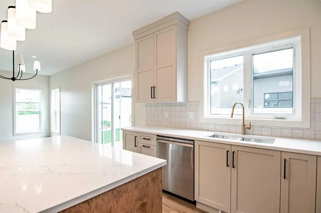 39 Eaton Crescent