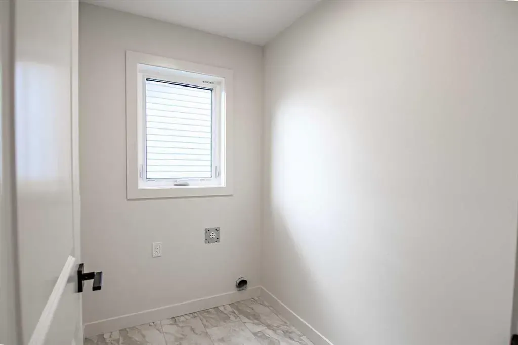 39 Eaton Crescent