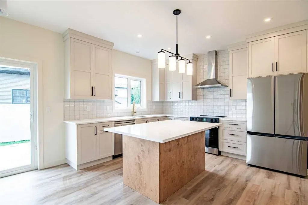 39 Eaton Crescent