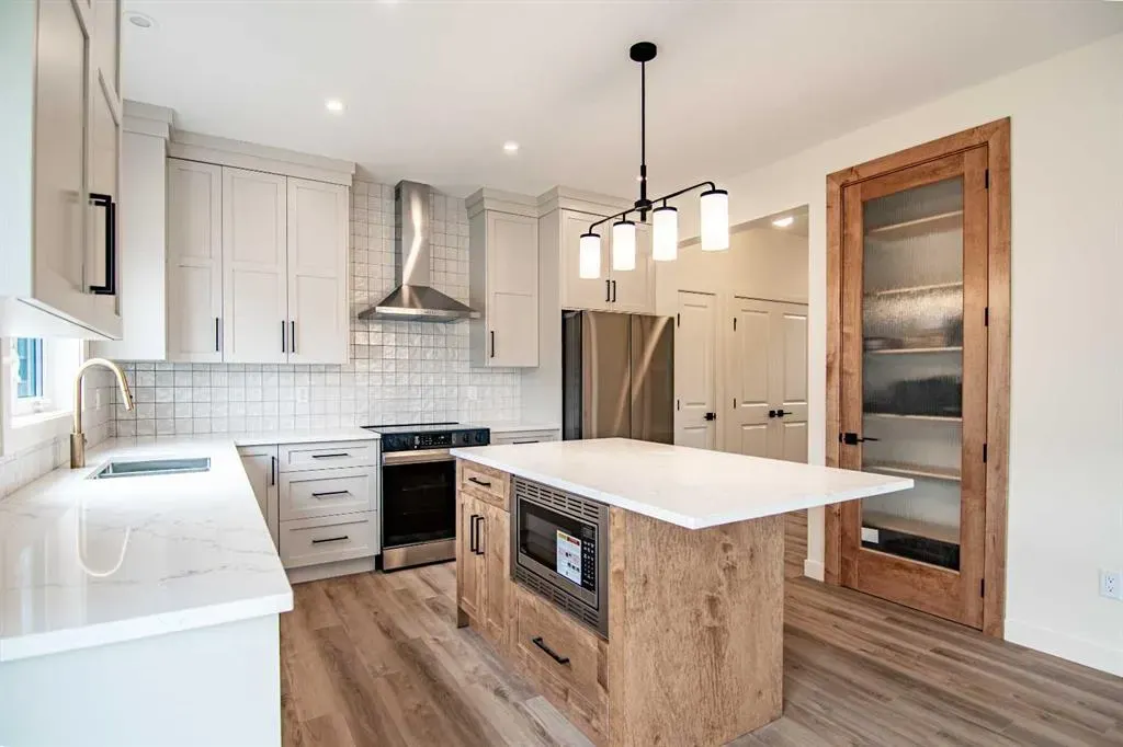 39 Eaton Crescent