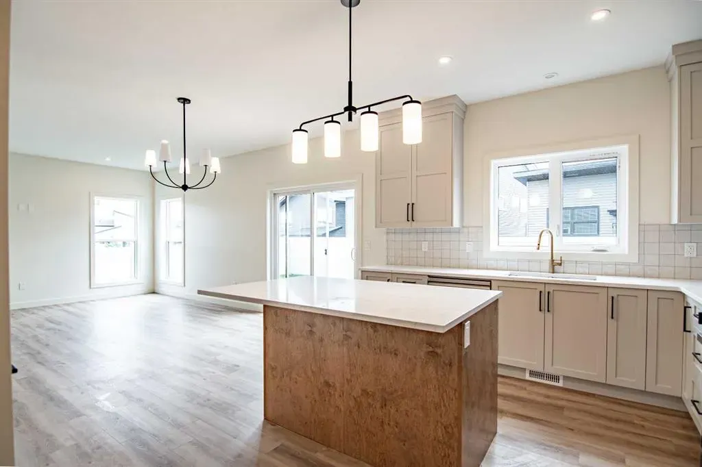 39 Eaton Crescent