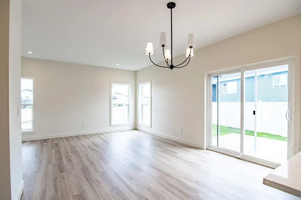 39 Eaton Crescent