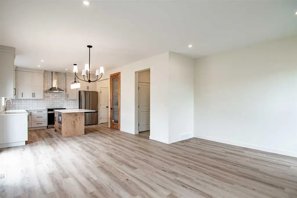 39 Eaton Crescent