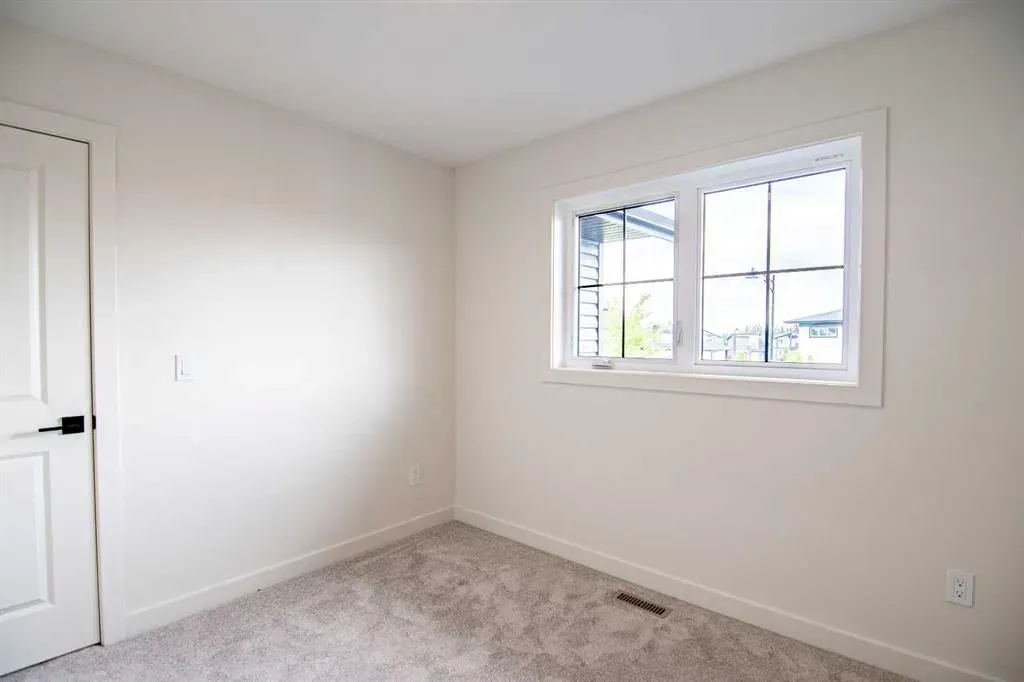 39 Eaton Crescent