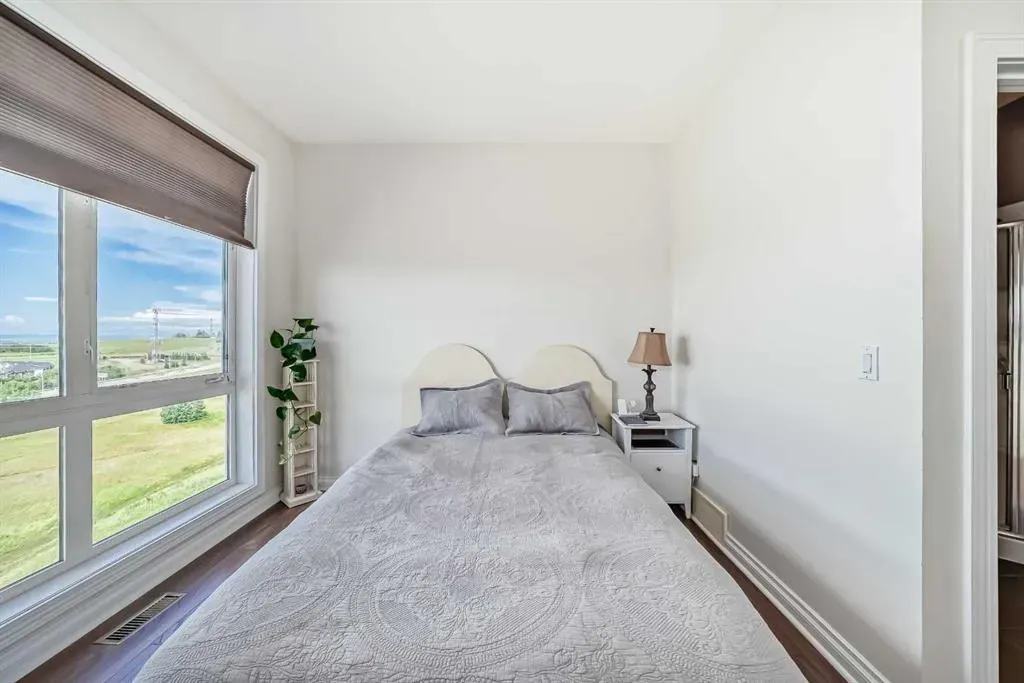 145 Rockyledge View NW, #11