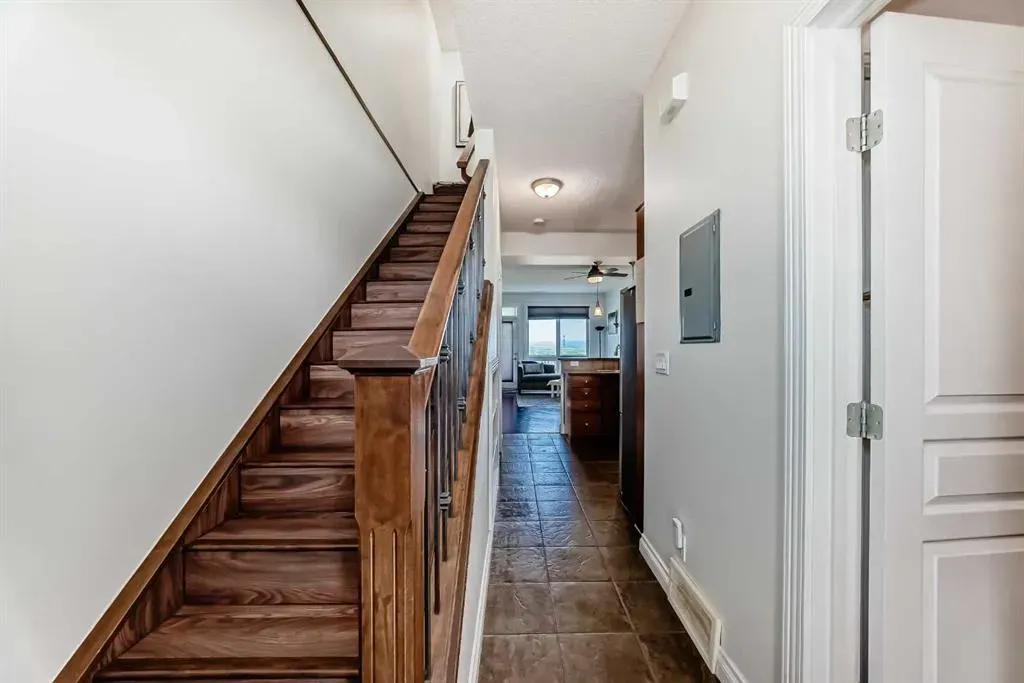 145 Rockyledge View NW, #11