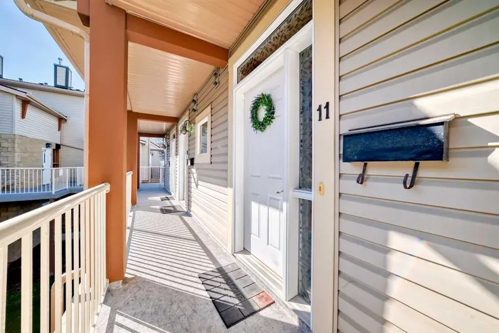 145 Rockyledge View NW, #11
