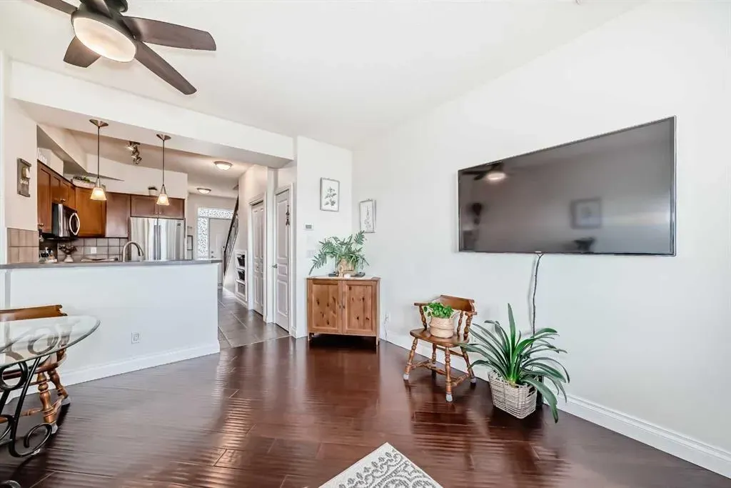 145 Rockyledge View NW, #11