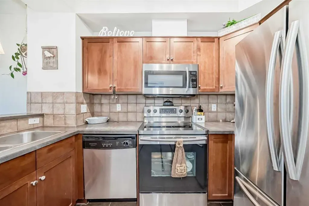 145 Rockyledge View NW, #11