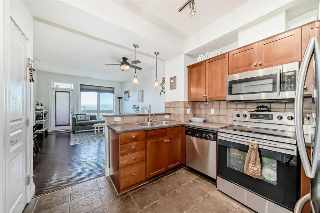 145 Rockyledge View NW, #11
