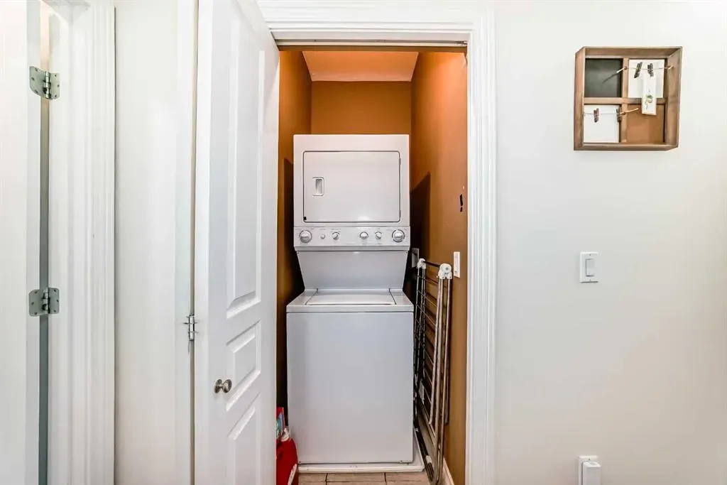 145 Rockyledge View NW, #11