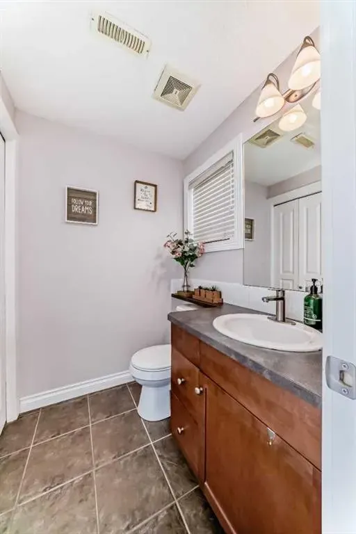 145 Rockyledge View NW, #11