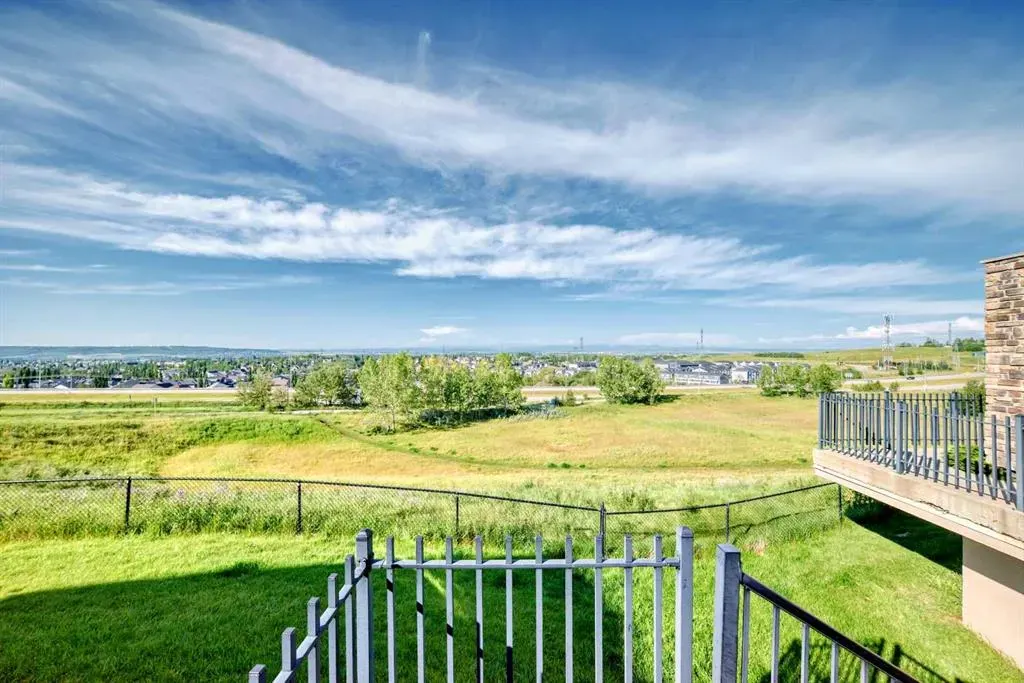 145 Rockyledge View NW, #11