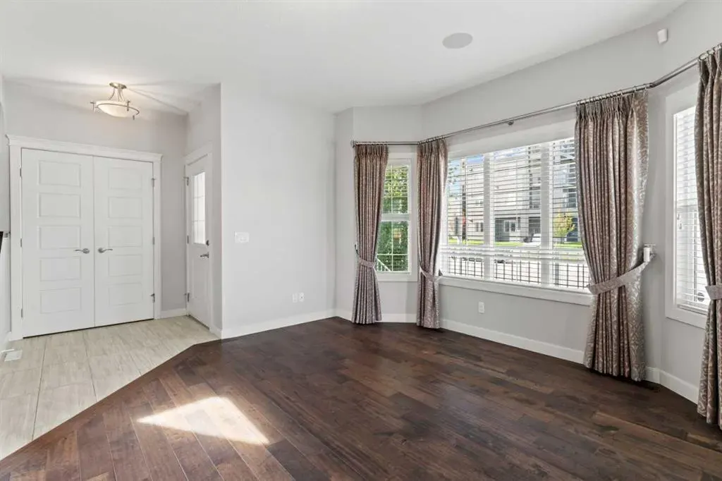 898 Evanston Drive NW