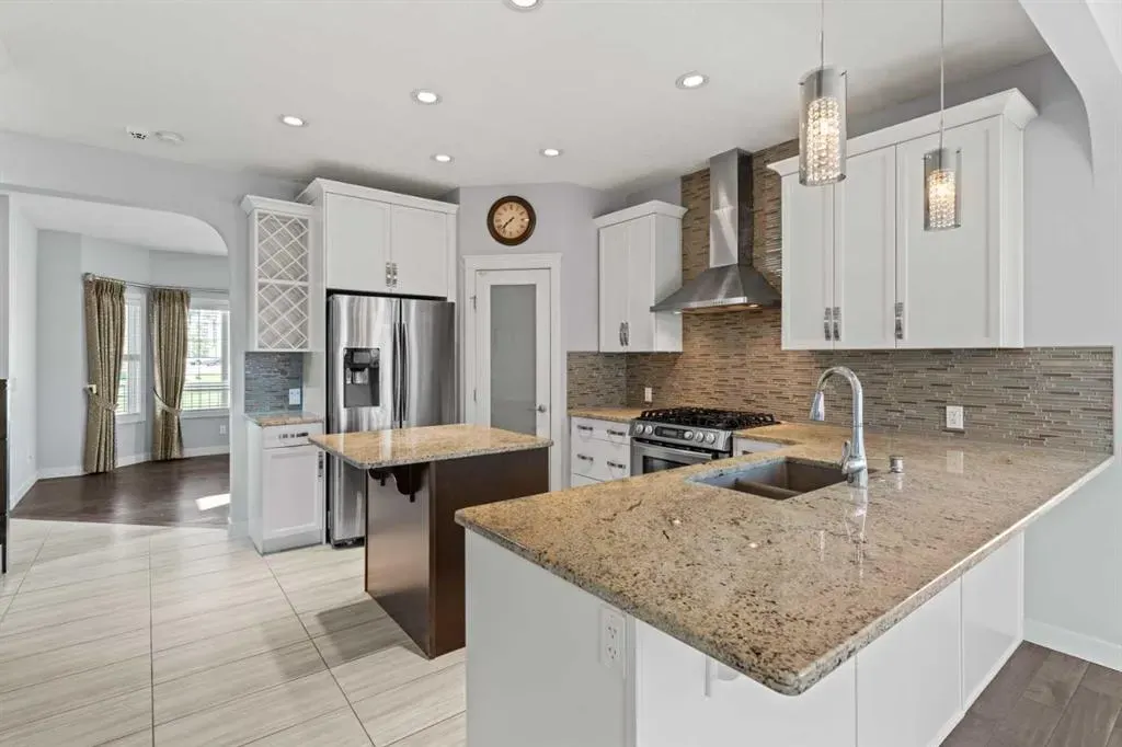 898 Evanston Drive NW