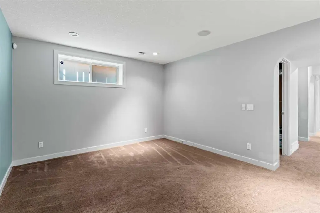 898 Evanston Drive NW