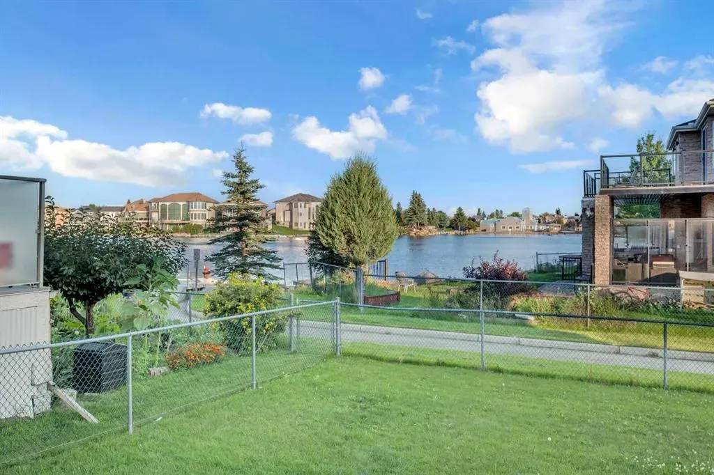 208 Coral Shores Bay NE