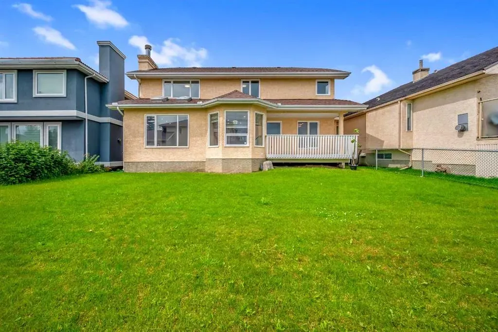 208 Coral Shores Bay NE