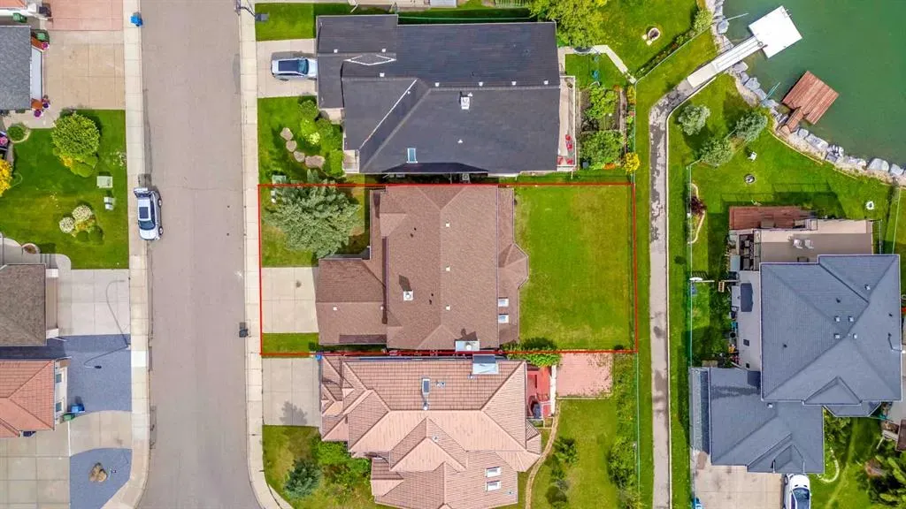208 Coral Shores Bay NE