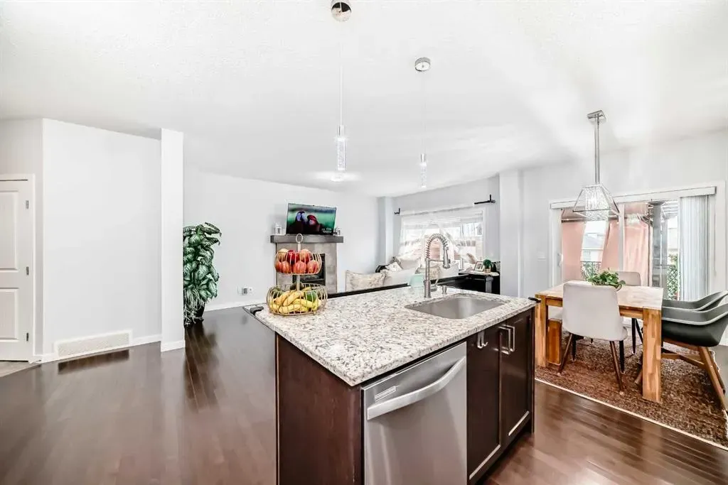 165 Hillcrest Drive SW